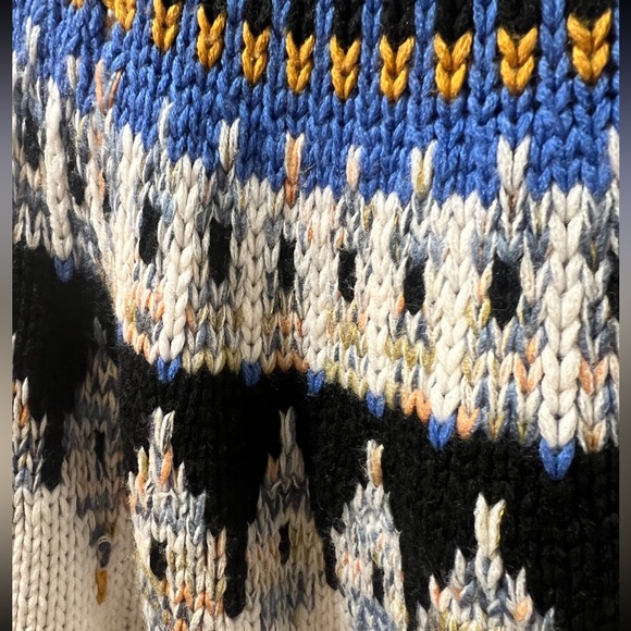 Cozy sweater only been worn once! - Picture 3 of 3